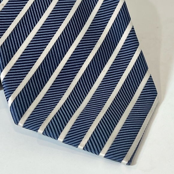 Haines & Bonner of London Handmade 100% Silk Classic Blue and White Striped Tie - Picture 3 of 11